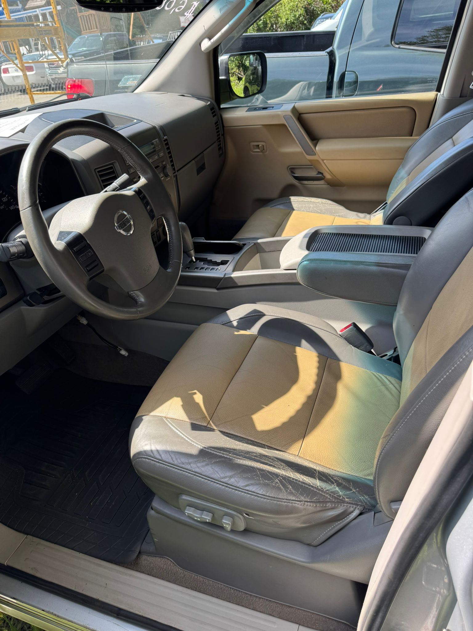 
								2004 Nissan Titan, $6.000 full									