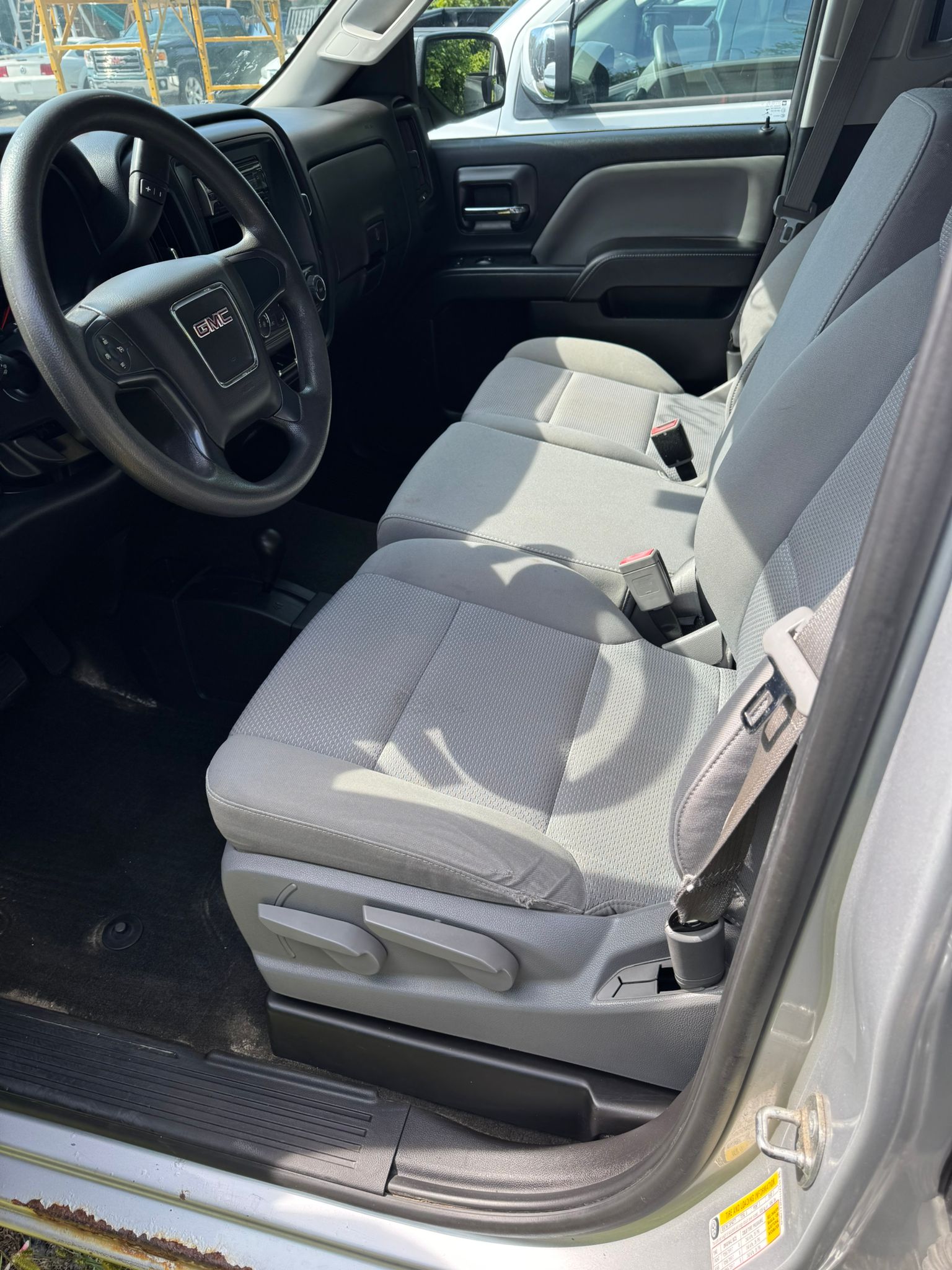 
								2015 GMC Sierra 1500, $11.500 full									