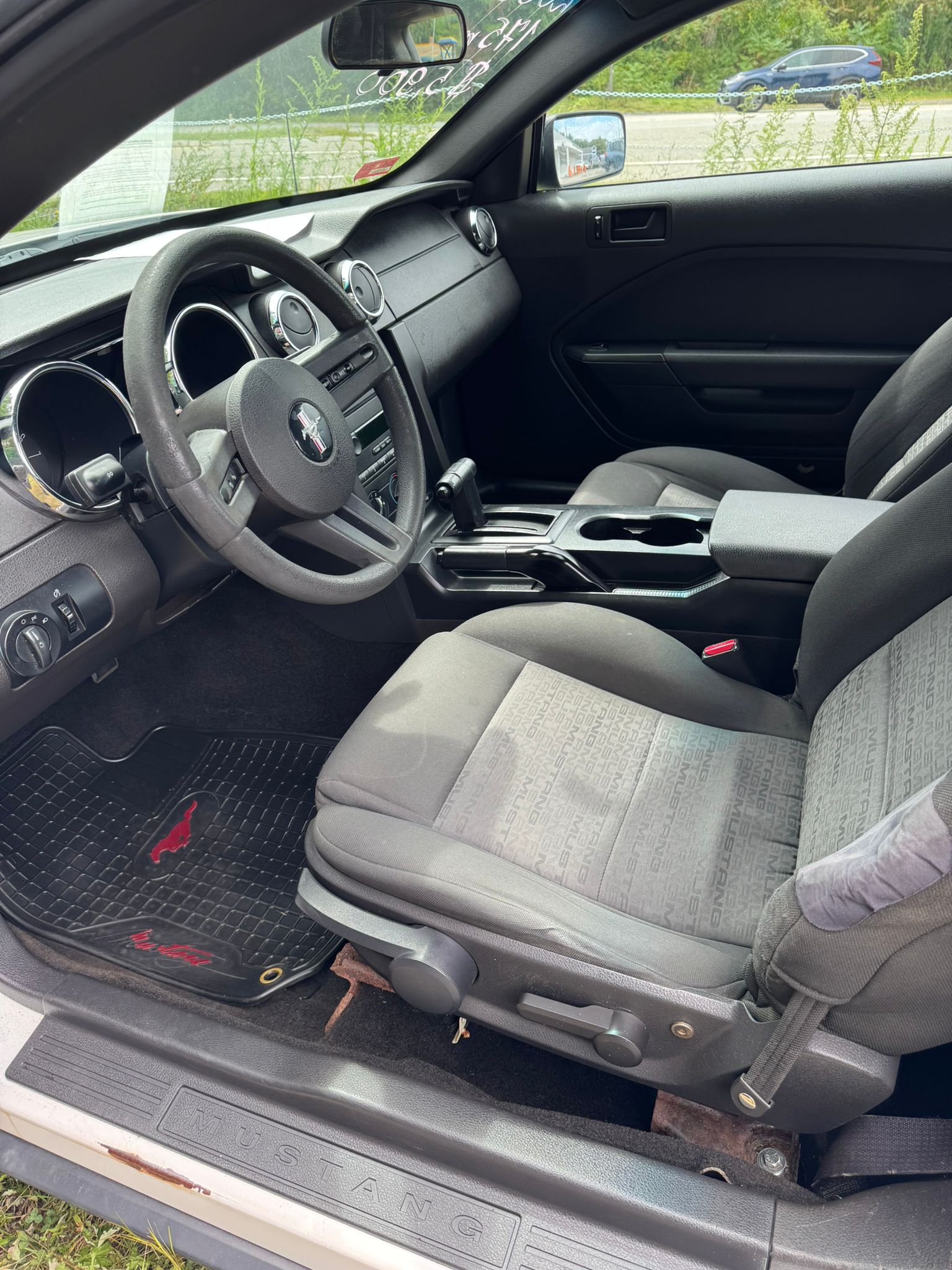 
								2006 Ford Mustang, $5.900 full									