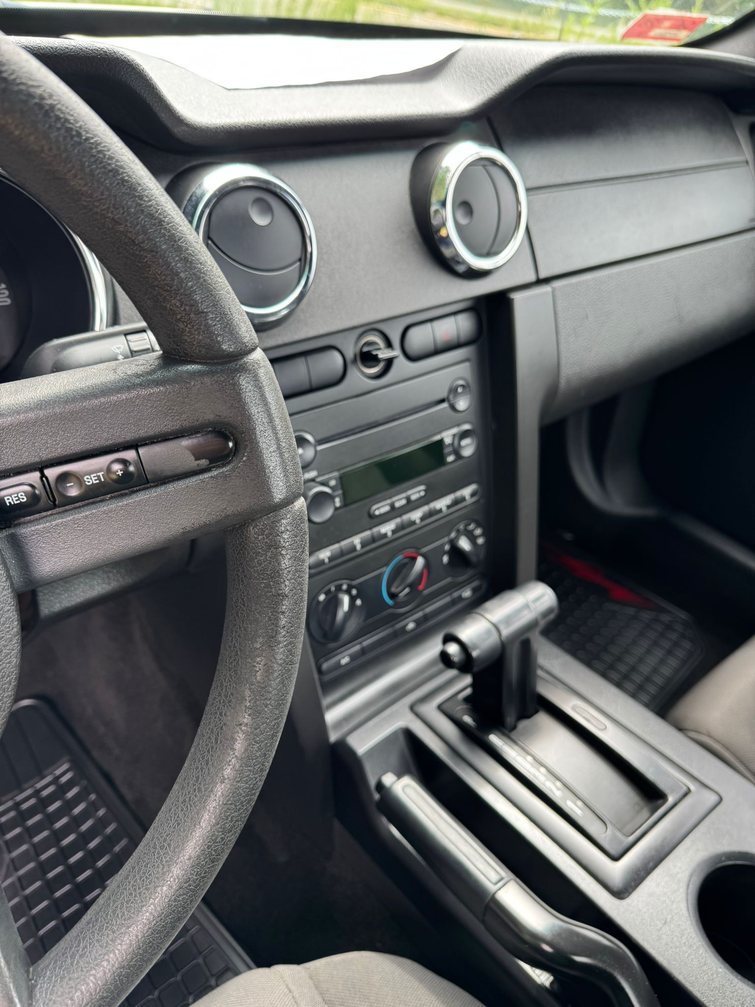 
								2006 Ford Mustang, $5.900 full									