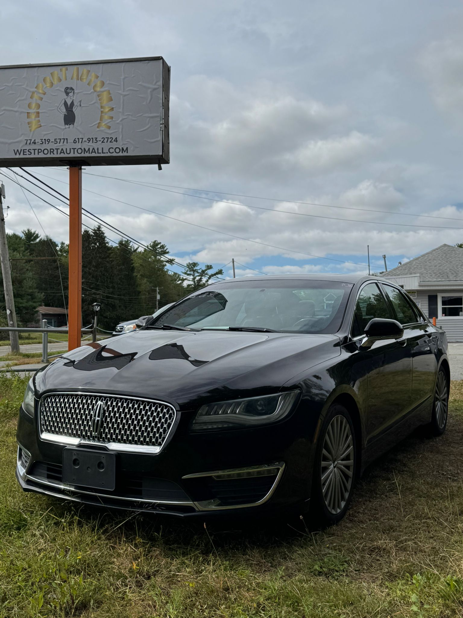 
								2017 Lincoln MKZ, $8.900 full									