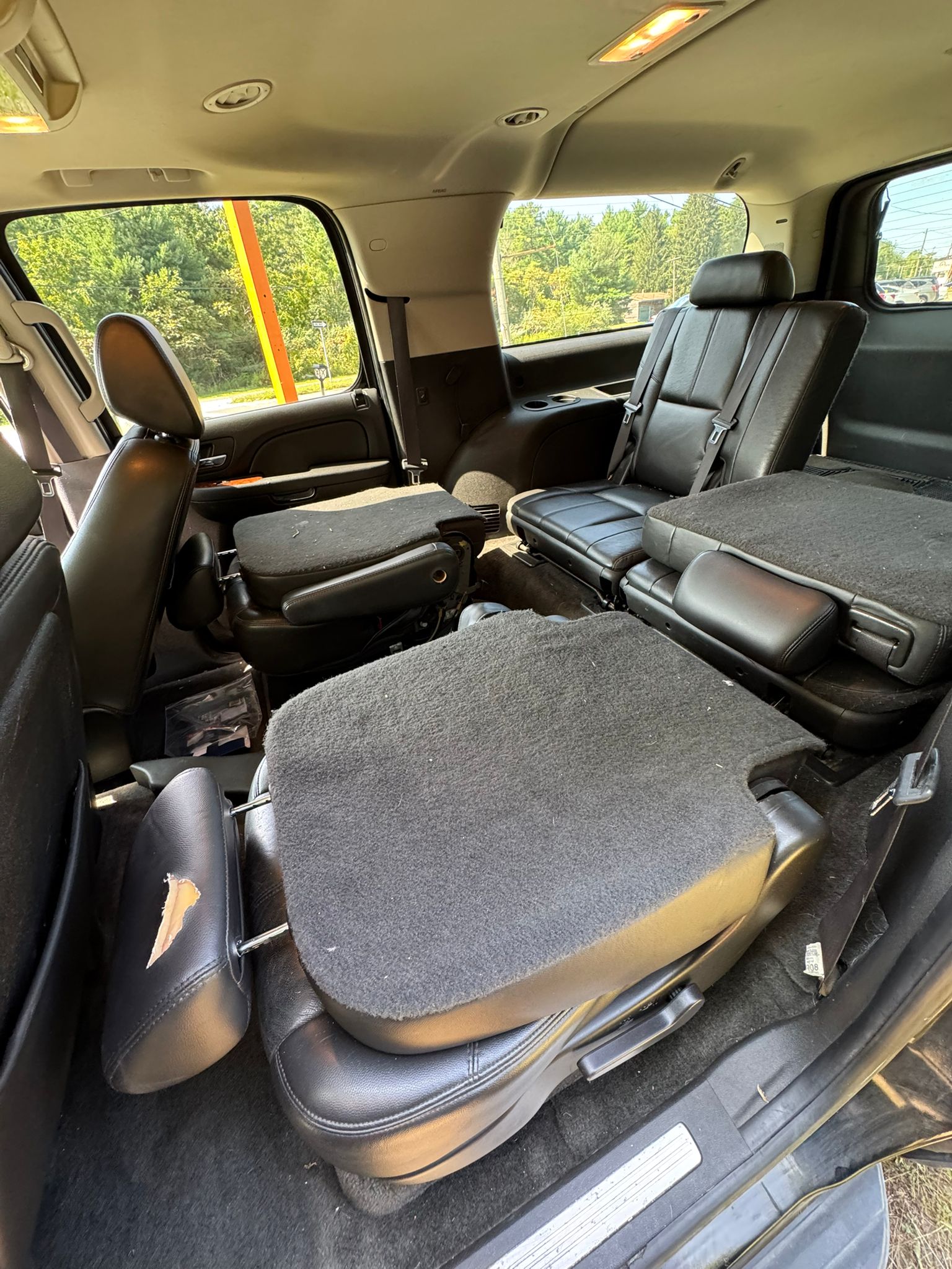 
								2008 Chevy Surb, $9.000 full									